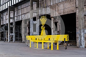 Hook of overhead traveling crane with yellow linear traverse