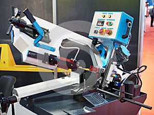 Horizontal bandsaw machine