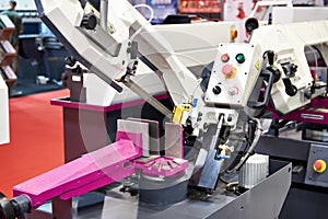 Horizontal bandsaw machine