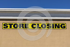 Horizontal Close Up Shot Of Store Closing Sign On A Retail Mall Business I