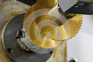 The horizontal milling machine working with double cutter