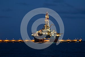 Horizontal oil drilling platform at night in Cana