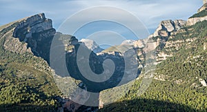 Horizontal photo of the AÃ±isclo canyon in autumn