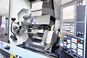 Horizontal turning CNC lathe center