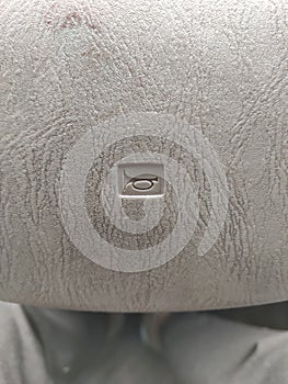 Horn sign and texture on the stearing wheel of some car