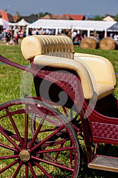 horse carriage in burgundy, detail of the wheels