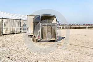 Horse vehicle .  Carriage for horses .