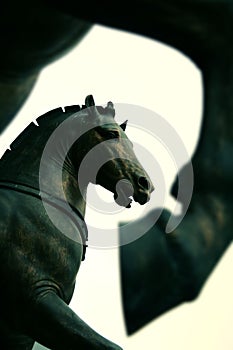 Caballos estatua sobre el santo marcas catedral 