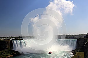 Horseshoe Fall, tour boat approaching the mist, Niagara Falls, ON, Canada