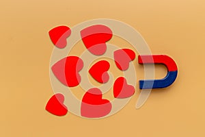 Horseshoe magnet attractives heart shapes, top view photo
