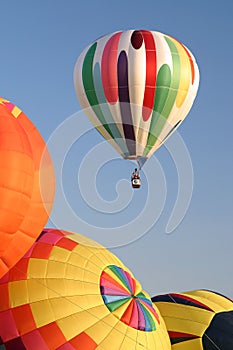 Horúci vzduch balónom farby vidiecky 