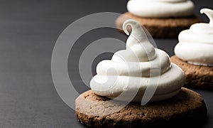 Hot chocolate cookies with marshmallow meringue