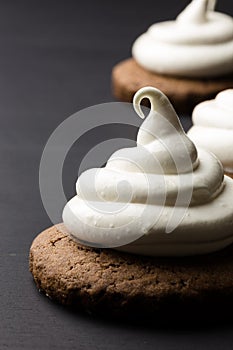 Hot chocolate cookies with marshmallow meringue