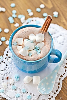 Hot chocolate with little cakes