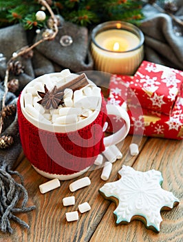 Hot chocolate with marshmallows and gingerbread cookie