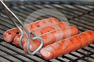 Hot dogs and tongs