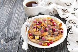 Hot french toasts with caramelized apples and coffee