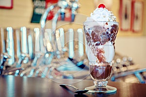 Hot fudge sundae