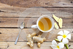 Hot ginger water herbal healthy drinks health care for cough sore with ginger slice,