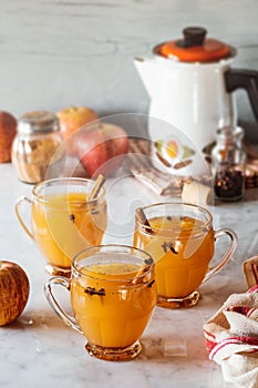 Hot Mulled Spiced Apple Cider