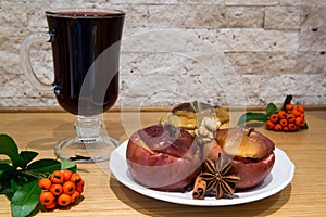 Hot mulled wine with low fat healthy dessert: baked apples with