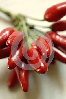 Caldo peperoni sul tovaglia (1) 