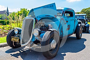 Hot rod blue Ford 5
