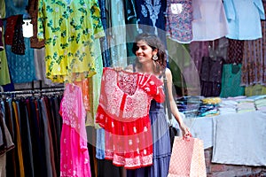 Hot Sexy Woman Posing With Red Colour Lakhnavi Kurti