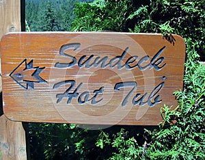 Hot Tub and Sundeck direction sign