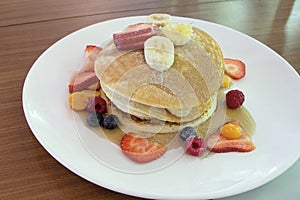 Hotcakes with Banana Berries and Honey