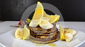 Hotcakes de avena, platano y naranja. Comida saludable, nutritiva y deliciosa! OpciÃ³n ovo-vegetariana!