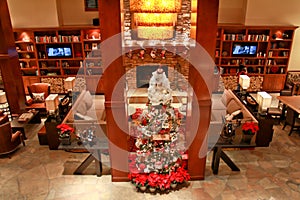 Hotel Lobby: Christmas