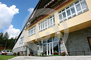 Hotel v slovenských horách.