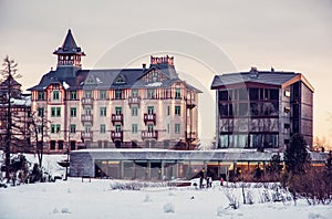 Hotel na Štrbskom plese, Vysoké Tatry, Slovensko, červený filter