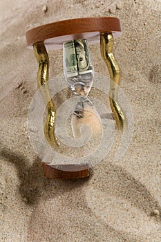 Hourglass and financial crisis