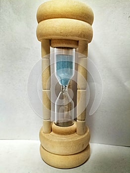 hourglass made from measured wood.
This hourglass is an ancient clock discovered in 1300 BC