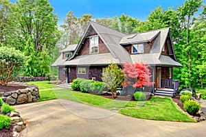 House with beautiful curb appeal