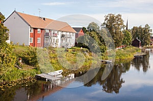 House and boat img