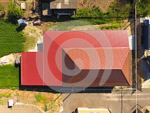 A house with a canopy over the courtyard. Roof from corrugated metal profile. Metal tiles.