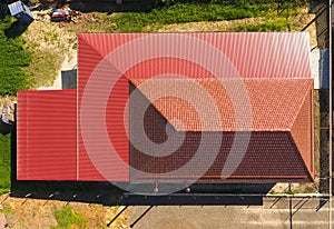 A house with a canopy over the courtyard. Roof from corrugated metal profile. Metal tiles.