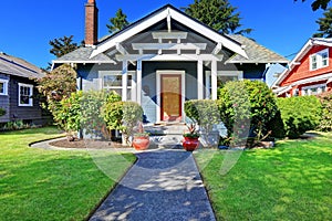 House exterior with curb appeal