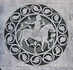 House man in a decorative circle on the Chiesa dei Santi Giovanni e Reparata