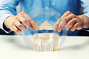 Casa hipoteca vendedor ayuda familia sobre el conseguir nuevo 