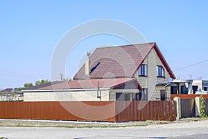 Casa el plastico ventanas a techo de ondulado una carta. techumbre de perfil ondulado Rostro sobre el casa el plastico ventanas 