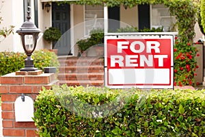 House with for rent sign photo