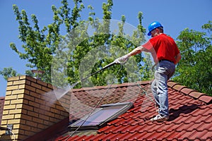 House roof cleaning with pressure tool