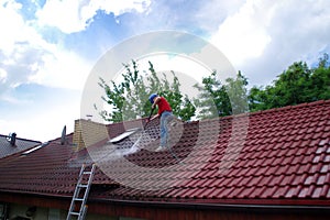 House roof cleaning with pressure tool