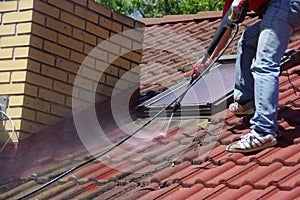 House roof cleaning with pressure tool