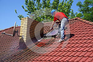 House roof cleaning with pressure tool