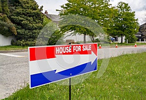 `House for sale` open house direction pointer on green lawn